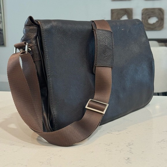 Kenneth Cole New York Top Grain Leather bag - Laptop up to 16” - Great Condition